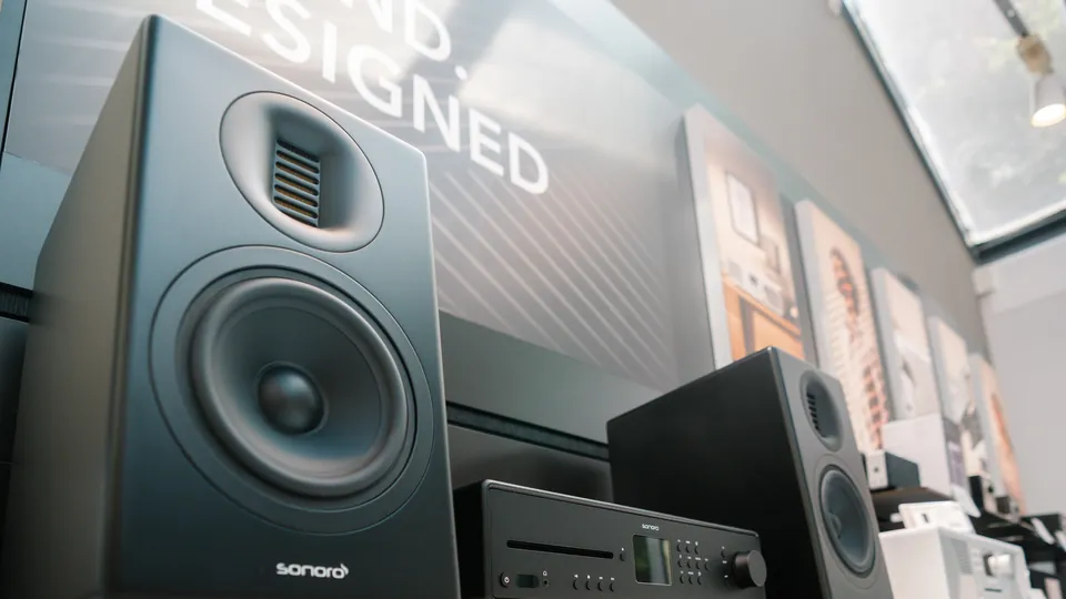 Hochwertige Lautsprecher und HiFi-Komponenten im Showroom
